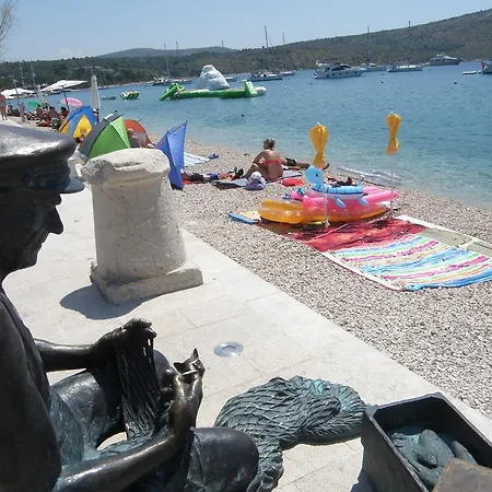 Kristina, I Soba Apartment *