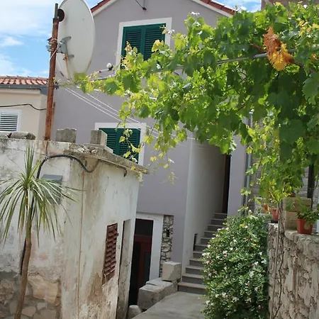 Kristina, I Soba Apartment